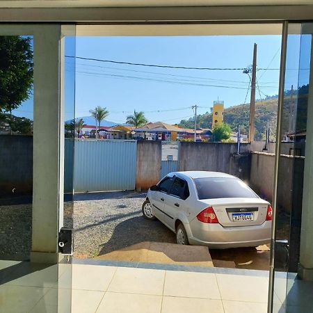 Casa Espacosa Em Frente A Pracinha Capitólio Екстериор снимка